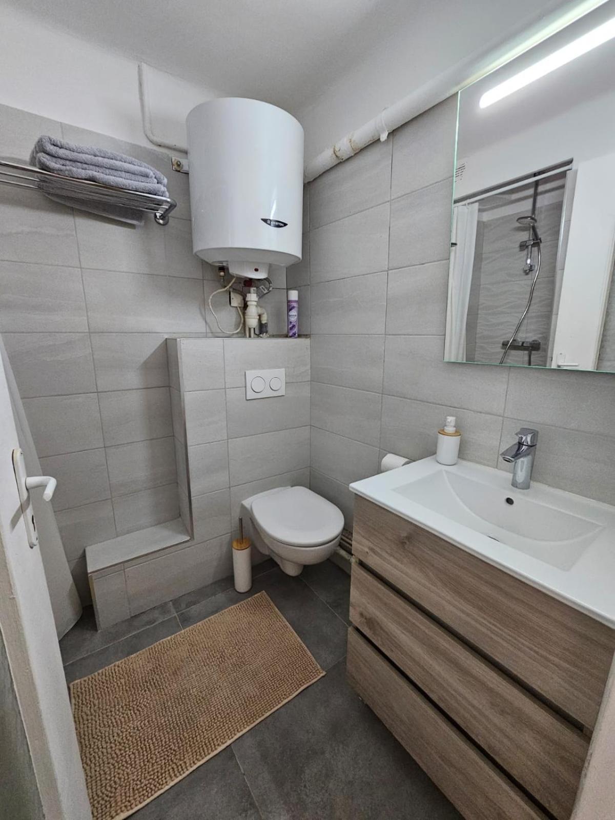 Provencal-Style Apartment Aix-en-Provence Esterno foto